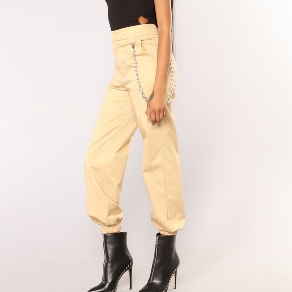 Pants - 🛍 3 for $10 🛍 Chain khaki joggers